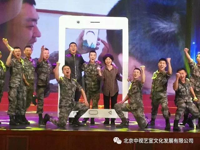 “警衛(wèi)戰(zhàn)士忠于黨”文藝匯演-3